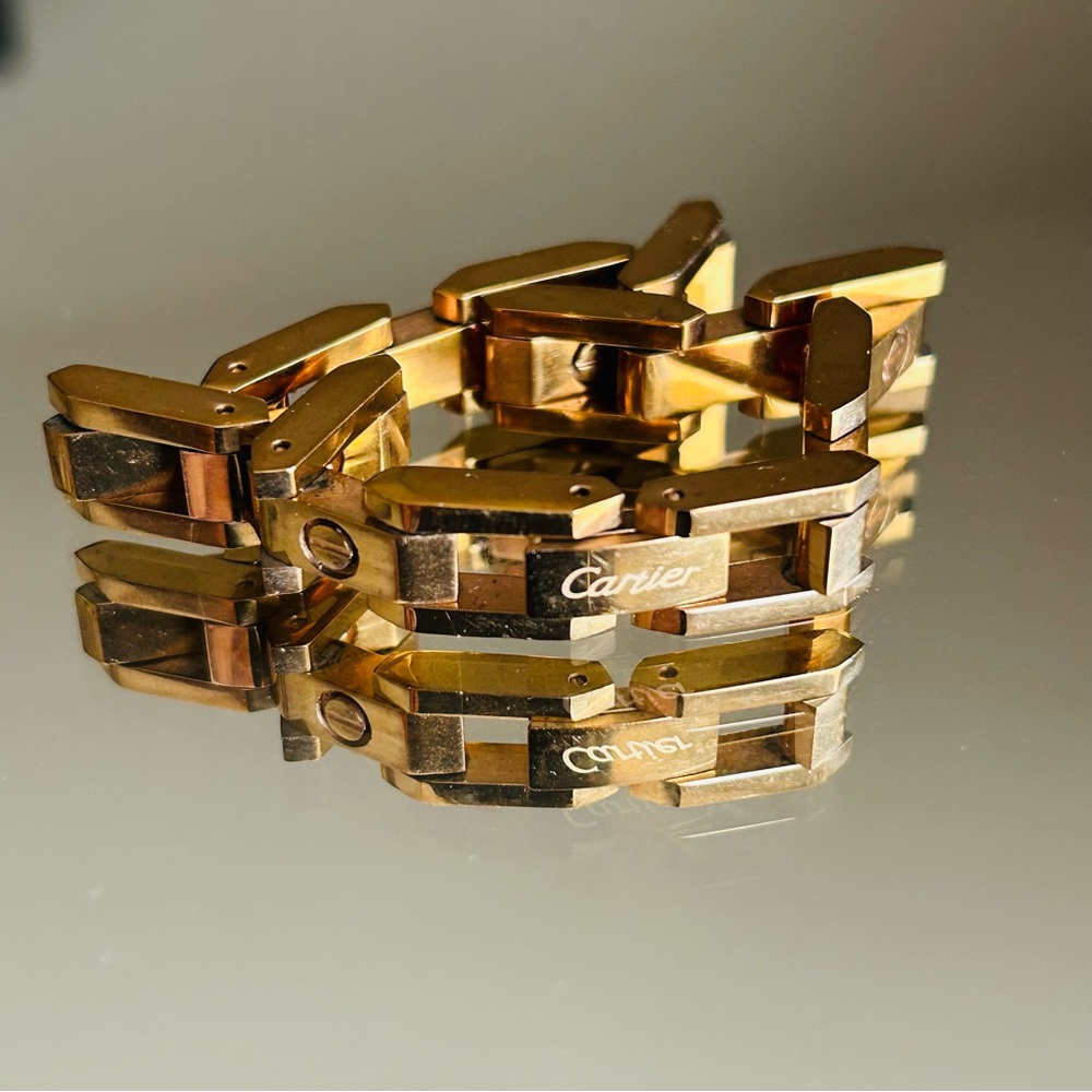 Gold tone bracelet